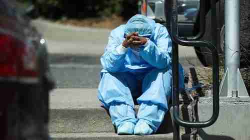 طبيب يتحدث عن ..صراع خفي تقوده قوى للتحكم والسيطرة على عائدات صناعة الدواء (أرقام)