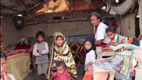 الهلال الإماراتي ينقذ أسرة شردها الحوثيون ونهبوا أملاكها