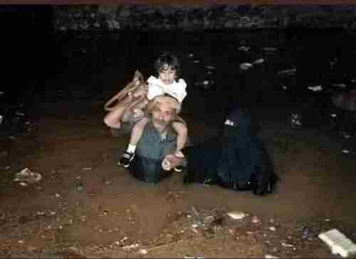 سياسي إماراتي: قلوبنا مع اهلنا في عاصمة الجنوب عدن بسبب معاناة الامطار