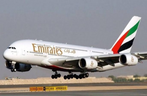 الإمارات تلم شمل 400 شخص مع أسرهم