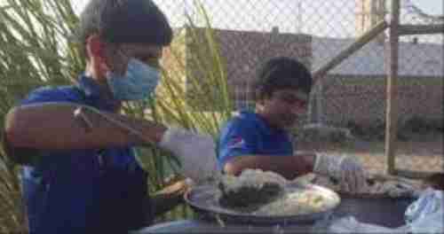 خليفة الانسانية تقدم وجبات إفطار للصائمين في مدينة زايد للأيتام بسقطرى