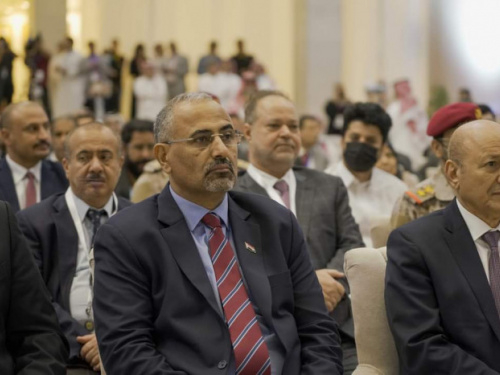 نقل صلاحيات الأحمر الى "الرئيس الزبيدي"!