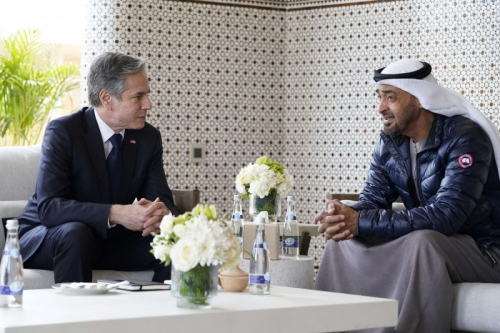 وزير خارجية أمريكا يعتذر لمحمد بن زايد عن إدانة واشنطن المتأخرة لهجمات الحوثيين