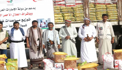 هلال الامارات يسير قافلة مساعدات غذائية لأهالي مرخة السفلى