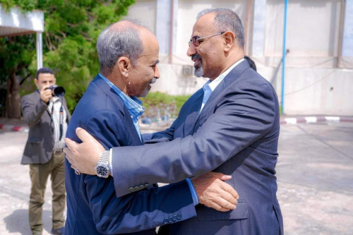 الرئيس الزُبيدي يستقبل وزير الدفاع الأسبق اللواء محمود الصبيحي (صور)