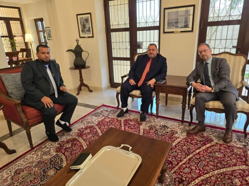 قائد الحراك التهامي السلمي يبحث مع مسؤول أمريكي المستجدات على الساحة اليمنية 