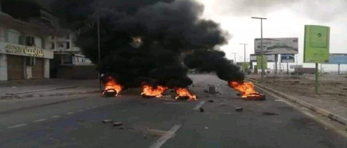 احتجاجات غاضبة في عدن ولحج وأبين رفضًا للانهيار الخدمي والمعيشي