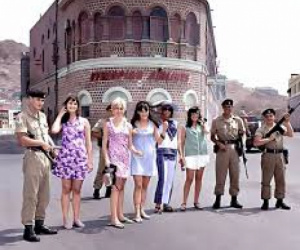 فارق القيم قبل السياسة.. حين يرفض الاستعمار البريطاني إفساد التعليم ويستبيحه إخوان اليمن