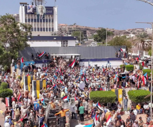 اتهامات متضاربة وذاكرة قصيرة.. الدباني يواجه خصوم الانتقالي بأسئلة محرجة