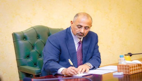 زعلان من عيدروس لأنه أخذ المساجين والمليارات والغاز وسيولة البنك المركزي