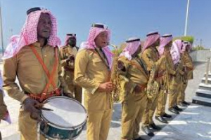 سلطة الاحتلال اليمني المتجدد تحوّل النخبة الحضرمية من امتلاك المدفع والدبابة إلى الطبل والمزمار