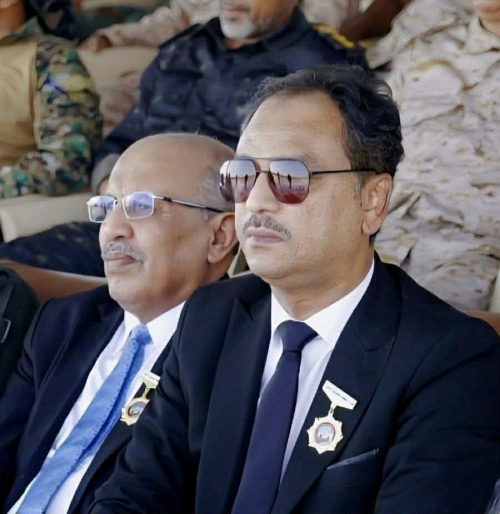 "تقلب صارخ".. باعوم استقبل المهنئين بتحرير الوادي في قصر سيئون وينكر علمه اليوم