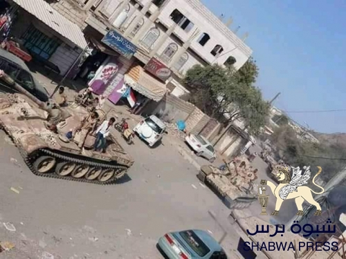 القوات المسلحة الجنوبية تتوغل في 8 مواقع للحوثيين وتأسر قائد عسكري وتطّهر مدينة قعطبة 