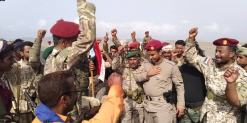 قيادات عسكرية تتفقد مواقع القوات الجنوبية في جبهة الصبيحة تحسبا لمغامرة اخوانية من اتجاه تعز