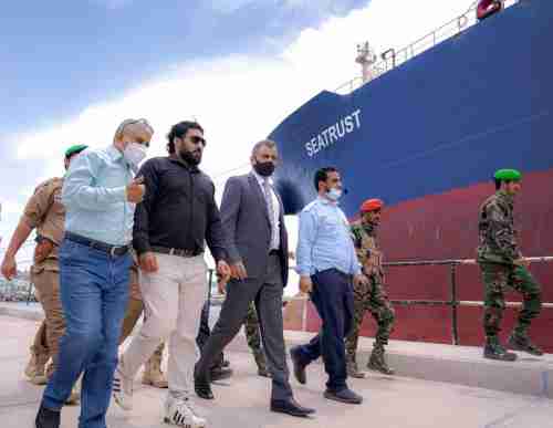 محافظ عدن ووزير الكهرباء يدشنان المنحة النفطية السعودية لمحطات الكهرباء  