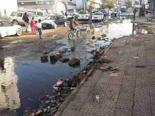 صحيفة دولية: الشرعية تستغل ملف الخدمات سياسيًا