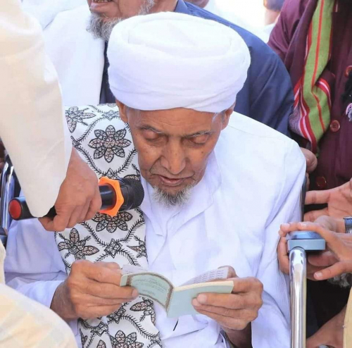 الرئيس الزُبيدي يُعزَّي في وفاة المنصب الحبيب شيخ بن عبدالله الحبشي
