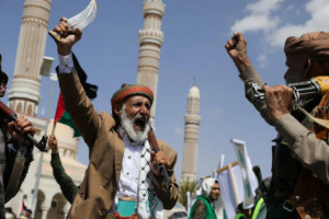 صحيفة بريطانية: نقاط الحوثي والقاعدة العسكرية تتقابل على طريق شبوة البيضاء