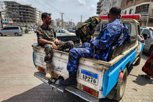 تململ القوات الجنوبية يكرّس هشاشة أوضاع الشرعية اليمنية في مناطق الجنوب