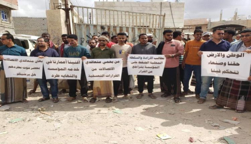 الحوثي يحكم ويتحّكم بالحضارم من قلب المكلا 