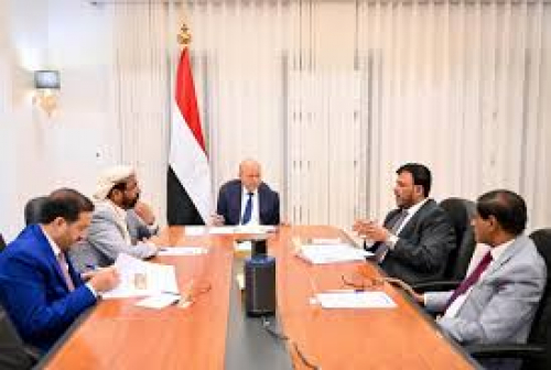 الرئاسي يستجدي السلام من الحوثيين ويمارس حرب إبادة في الجنوب 