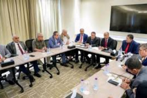 عدن تنظر حل مشكلة الكهرباء وبن بريك يبحث عن دسائس بن دغر 