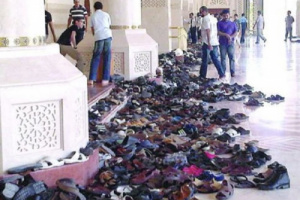 قريبا سيصلي الجنوبيين وأحذيتهم على أبواب المساجد دون خوف من سرقة