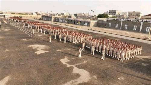 تخريج الدفعة الثالثة من الجامعيين في الكلية الحربية بعدن 