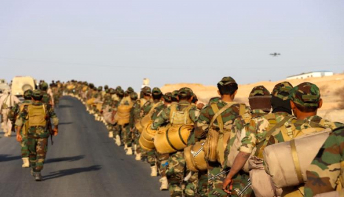 اللواء الثاني دفاع شبوة ينفذ مسيراً عسكرياً لتعزيز الانضباط واللياقة البدنية