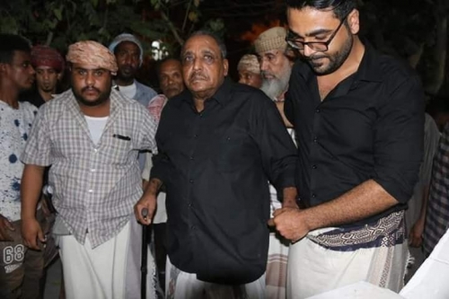 وصول المناضل "حسن باعوم" إلى المكلا برفقة جثمان نجله "فواز" 