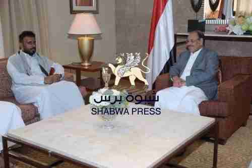 مسمى "الحراك" واجهة حكومية للإساءة للتحالف : الأحمر يدفع بأدواته للمكلا دفاعا عن البقاء بالوادي