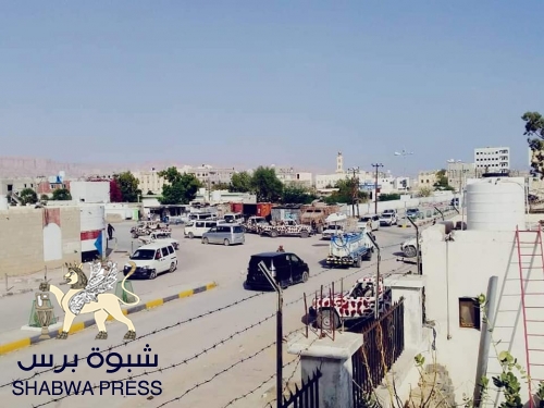 إنتصارات #شبوه تقطع الطريق على تفجير الوضع في عدن بغلق طريق الدعم القادم من مأرب