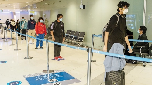 الإمارات ترحب بعودة المقيمين المتواجدين في الخارج