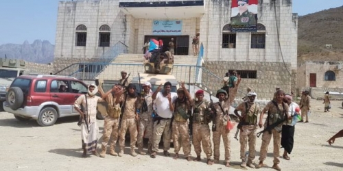 وسط ترحيب شعبي واسع.. القوات الجنوبية تدخل حديبو وتحرر مقر المحافظة وادارة الامن 