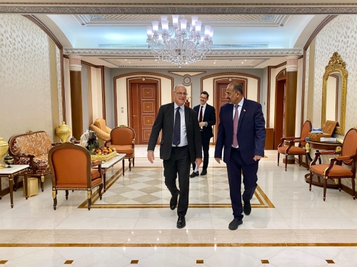 الزبيدي يؤكد للسفير البريطاني: استحالة وجود أي حلول حقيقية بدون تمثيل حقيقي وكامل للجنوب