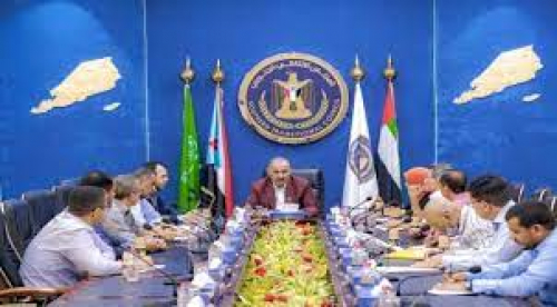 الرئيس القائد عيدروس الزُبيدي يترأس لقاءً موحدًا بأعضاء الدائرة واللجنة الاقتصادية للمجلس