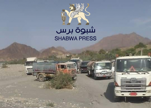 المواطنون في خورة يمنعون تهريب نفط #شبوة لمليشيا الحوثي 