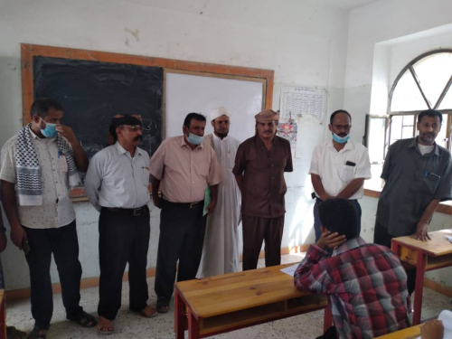 تدشين امتحانات انها المرحلة الثانوية بعدد من مراكز الامتحانات في مديرية نصاب