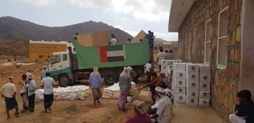 قوافل الخير الإماراتية تصل إلى جوة شرق سقطرى 