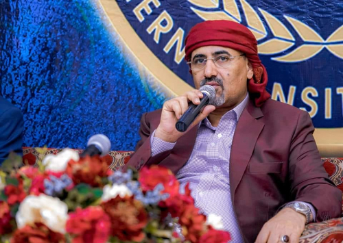 الرئيس الزُبيدي: نبذل قصارى جهدنا للتخفيف من معاناة أسر الشهداء والجرحى