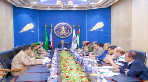 اجتماع هام برئاسة الزُبيدي ضم قادة عسكريين وأمنيين يشدد على رفع الجاهزية القتالية ومواجهة المؤامرات