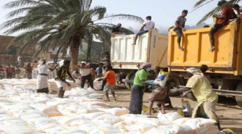 مساعدات اغاثية اماراتية لاهالي مركز 30 نوفمبر بسقطرى