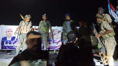  3 دبابات وعشرات المدرعات والمصفحات والاطقم ومئات الافراد يقتحمون ساحة عبدان