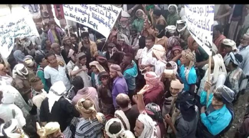 مسيرة جماهيرية حاشدة في احور رفضاً لوجود القوات الاخوانية