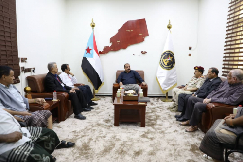 بن بريك يؤكد على ضرورة إعادة الاعتبار للمؤسسة العسكرية الجنوبية