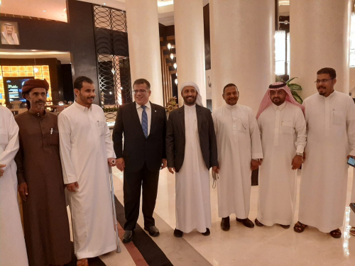 نعرف أدوات الأحمر وعفاش من الحضارم 