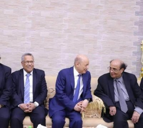 باتيس يصف العطاس وبن دغر..  بعلك حضرموت المعلوك