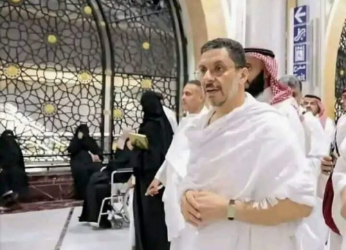 الحاج "أحمد بن مبارك" إذا طاف حول الكعبة.. ستلعنه الملائكة