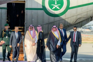 صحيفة بريطانية: سعي السعودية إلى إنهاء الحرب يمهد للقاء بين العليمي والمشاط