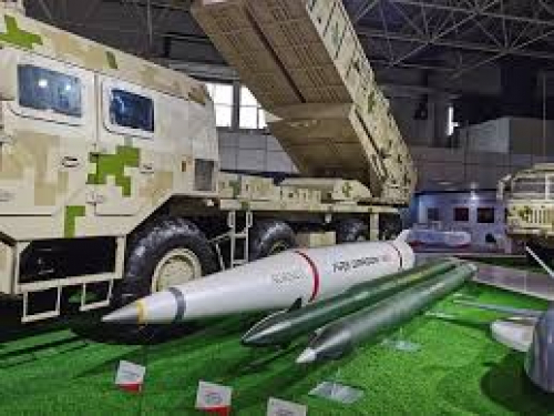 بعلم رشاد العليمي ومكتبه: الحوثي يحصل على صواريخ صينية حديثة تهدد أساطيل أمريكا